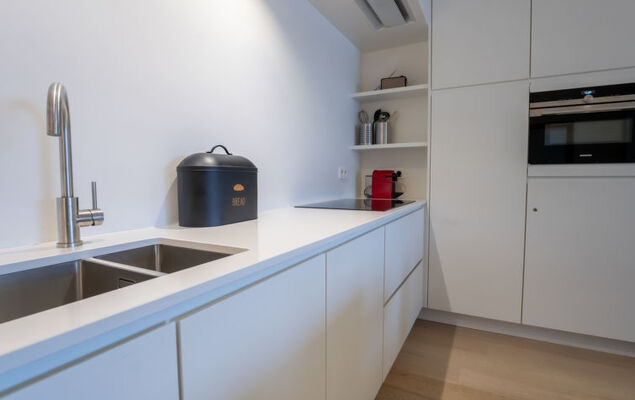 Chateauneuf with parking - Photo 8